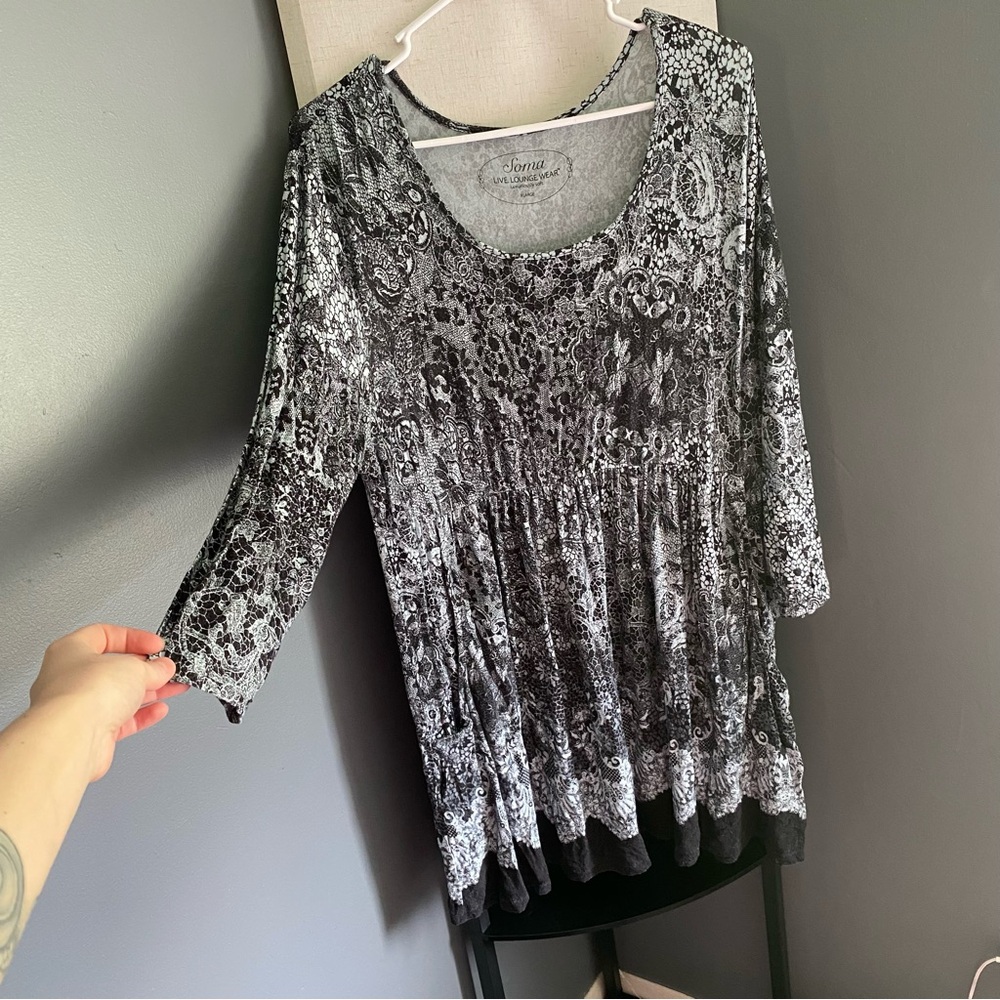 Soma Silver and Black 3/4 Sleeve Pleated Tunic